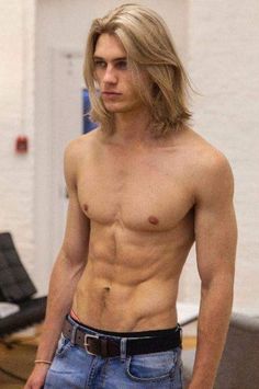 Long-Blond-Haied-Boy-226afba983ed5cf5bc2.jpg